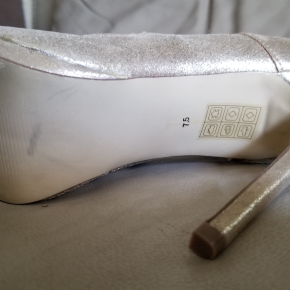 Leather heels - Picture 3 of 6